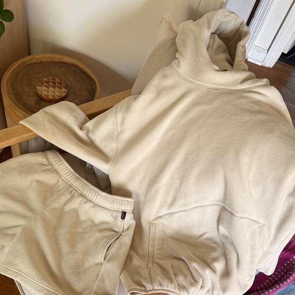 Aritzia Golden Polartec Mockneck Hoodie and Shorts Set - Picture 10 of 10